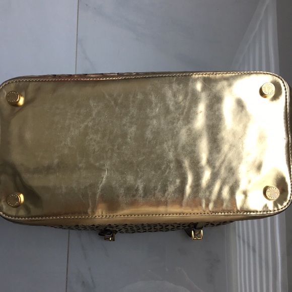 Michael Kors Flower Perforated Tote Gold - Picture 10 of 16